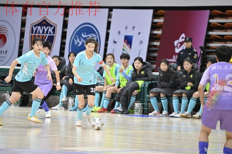 首度登顶 杭州临平乐茵斩获2025女五联赛冠军奖杯